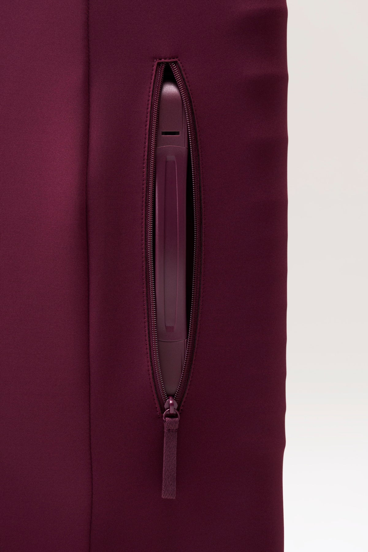 The Medium Check-In Luggage Cover in Plum