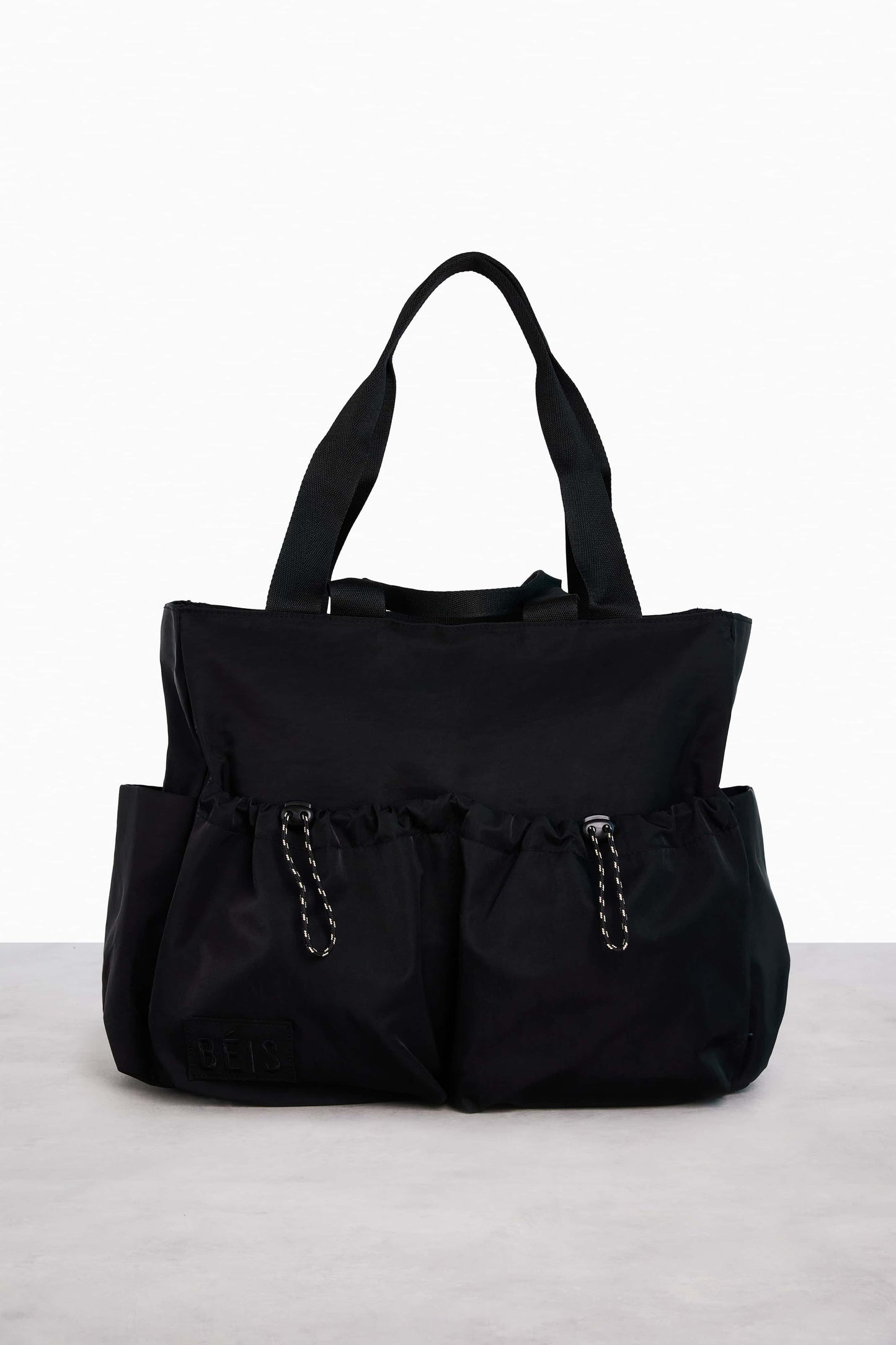 Le sac de sport en noir