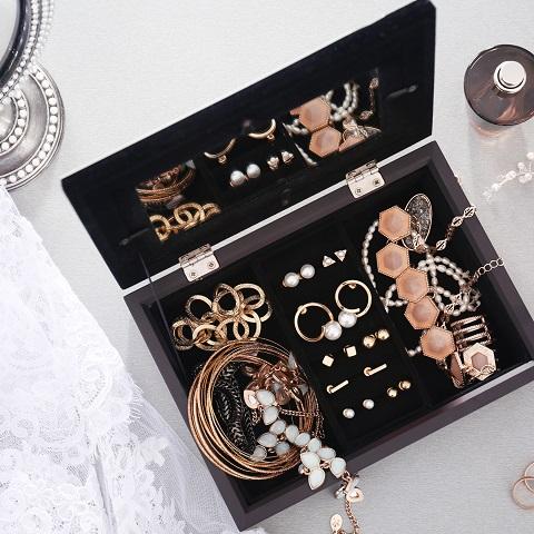 How to Pack Jewelry