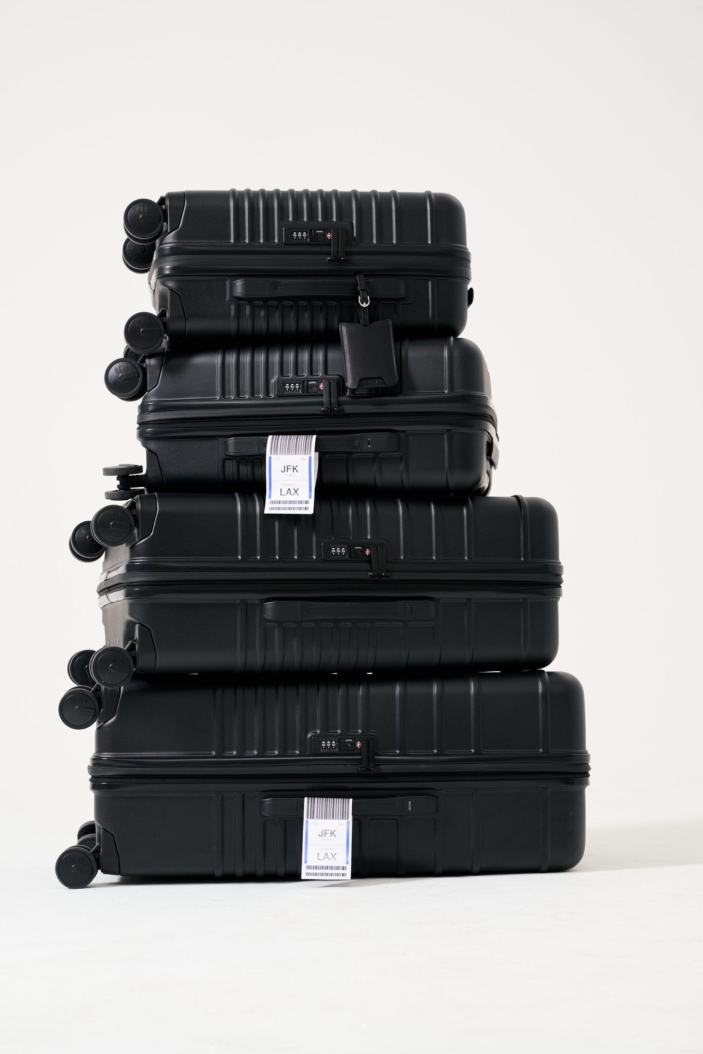 The Small Carry-On Roller in Black