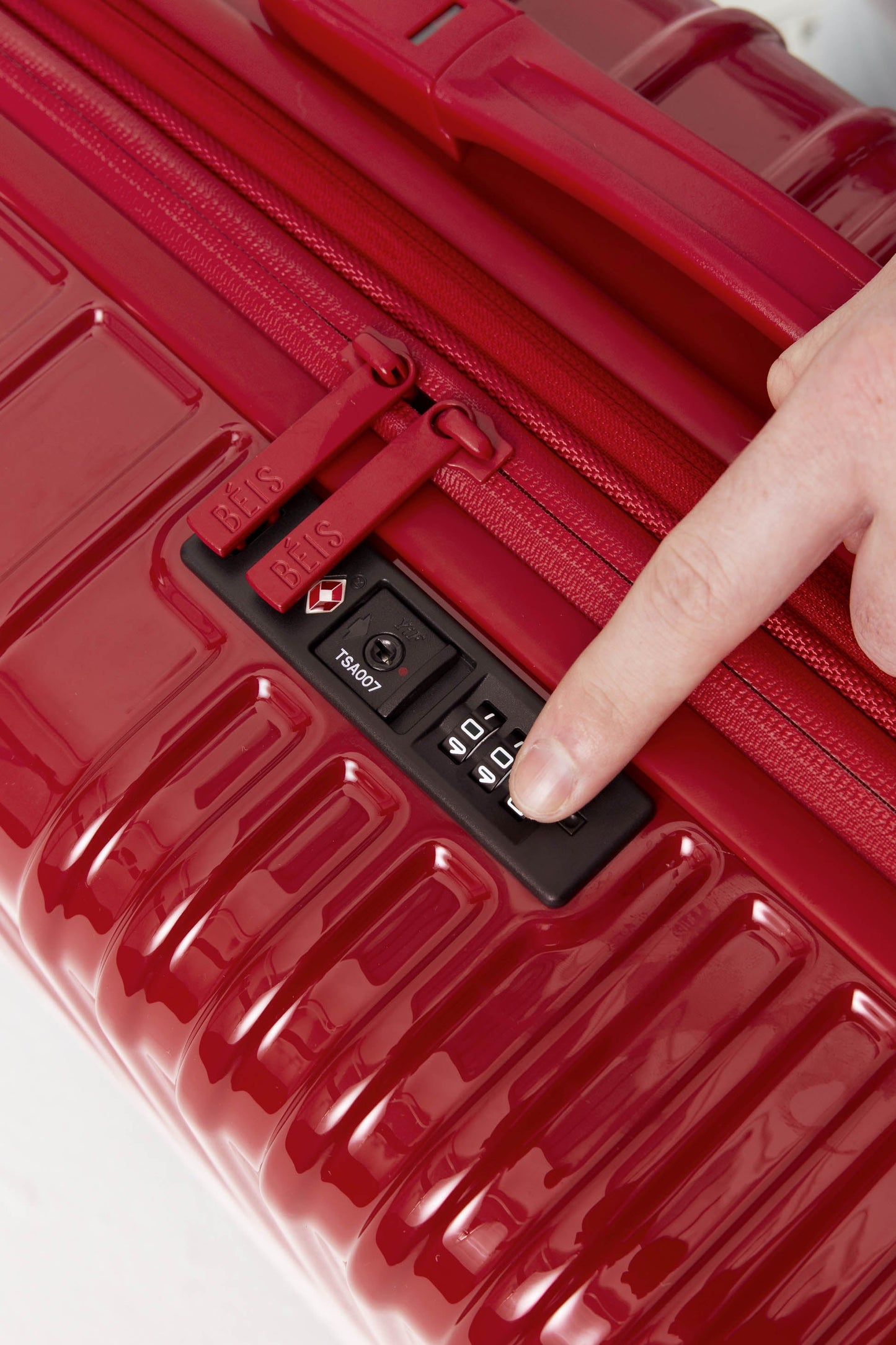 Le Carry-On Roller en Text Me Red