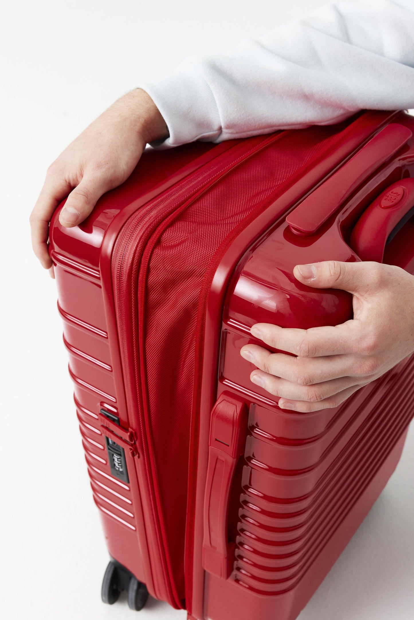 Le Carry-On Roller en Text Me Red