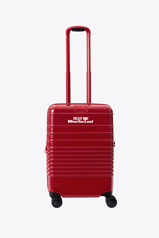 Le Carry-On Roller en Text Me Red