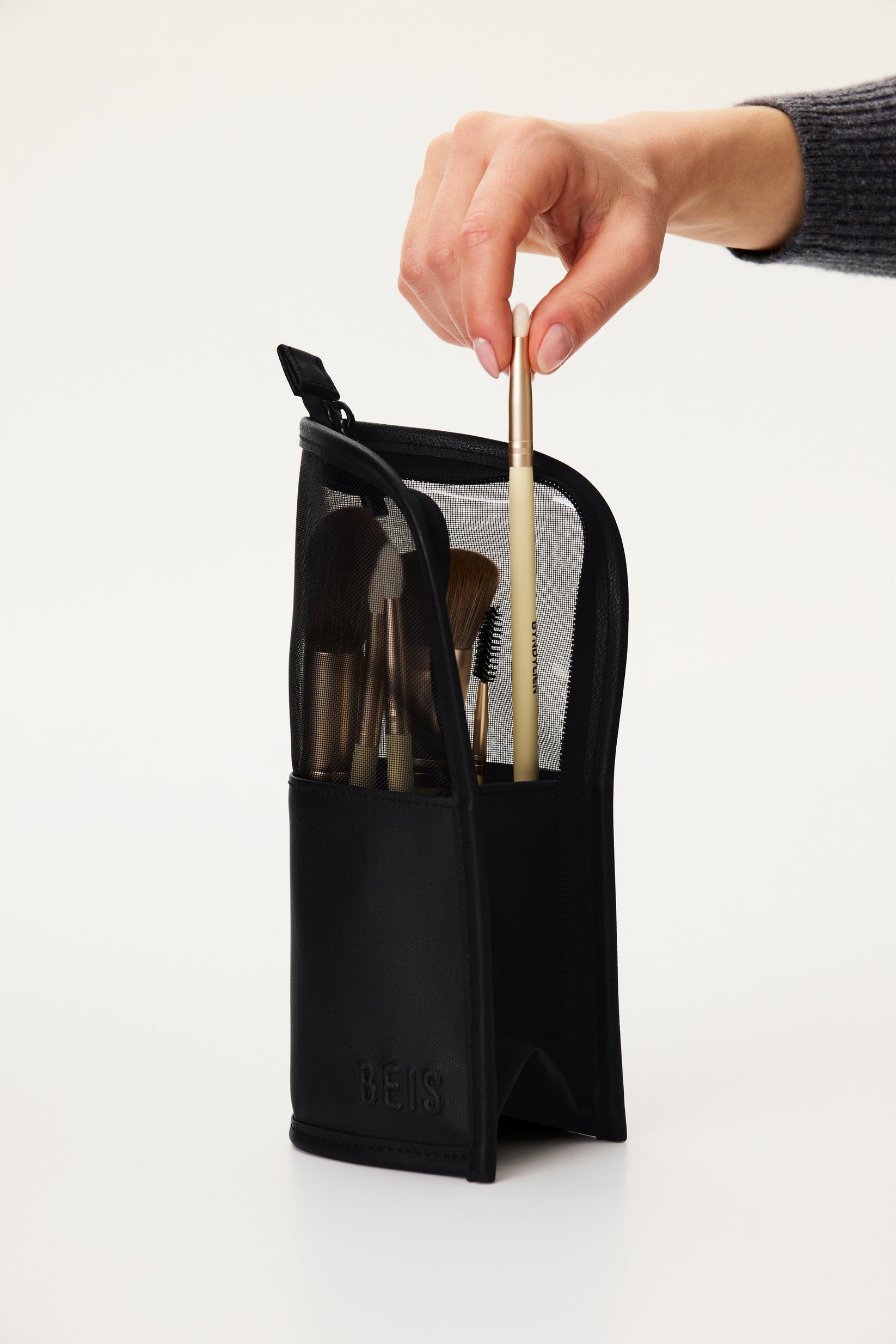 BÉIS 'The Makeup Brush Pouch' in Black - Makeup Brush Travel Holder Bag ...