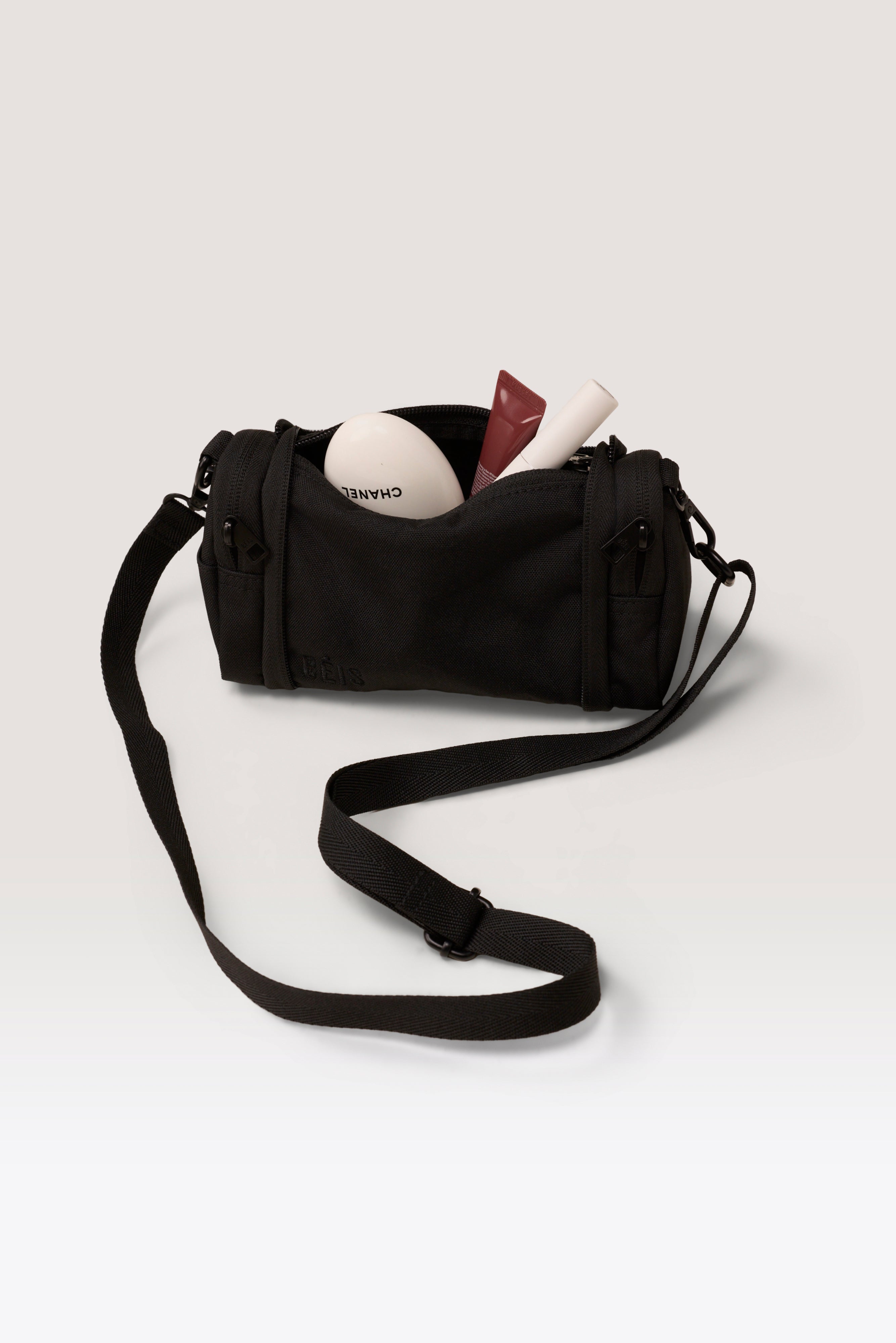 BÉIS 'The Expandable Crossbody Charm' in Black - Black Crossbody Bag