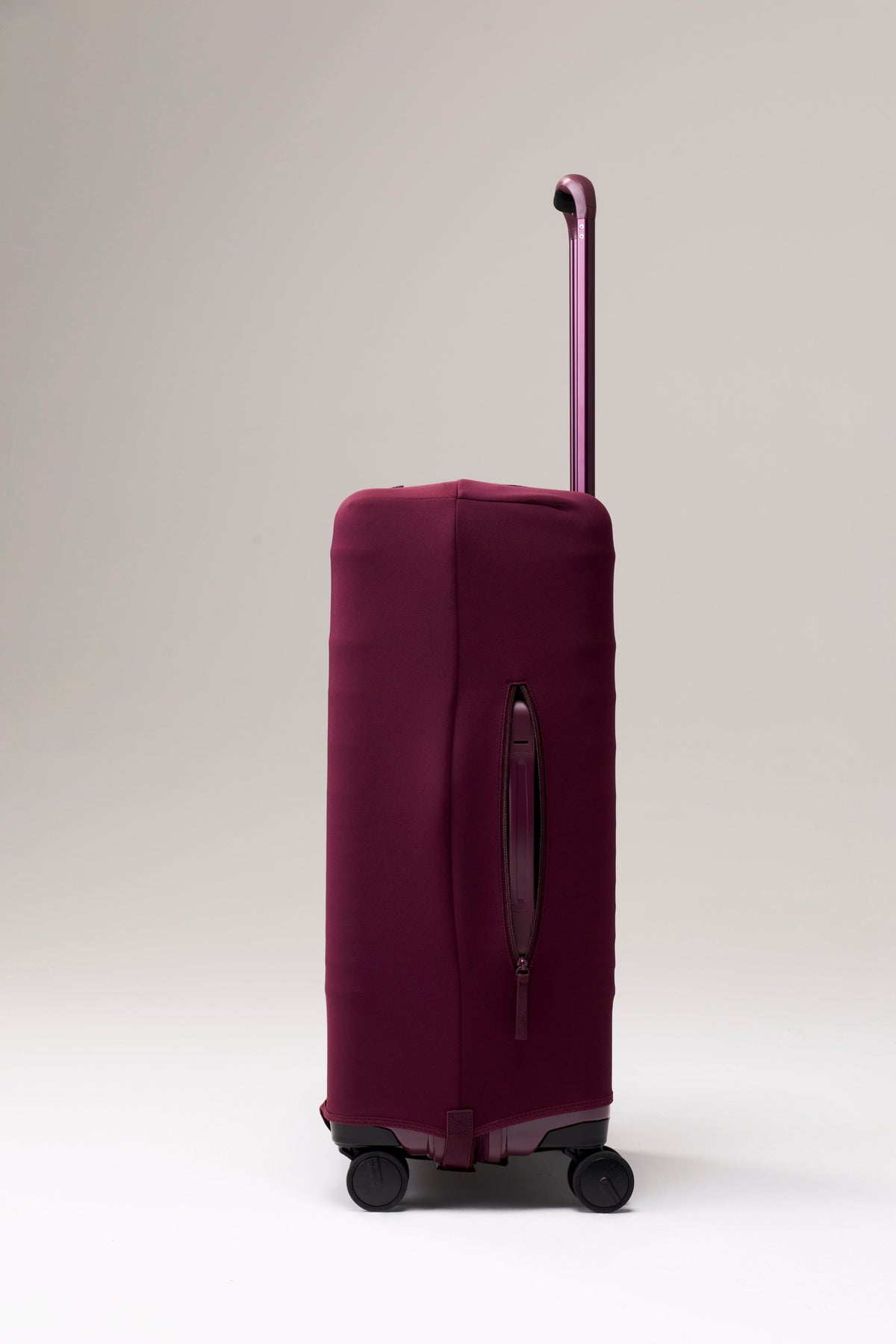 The Medium Check-In Luggage Cover in Plum