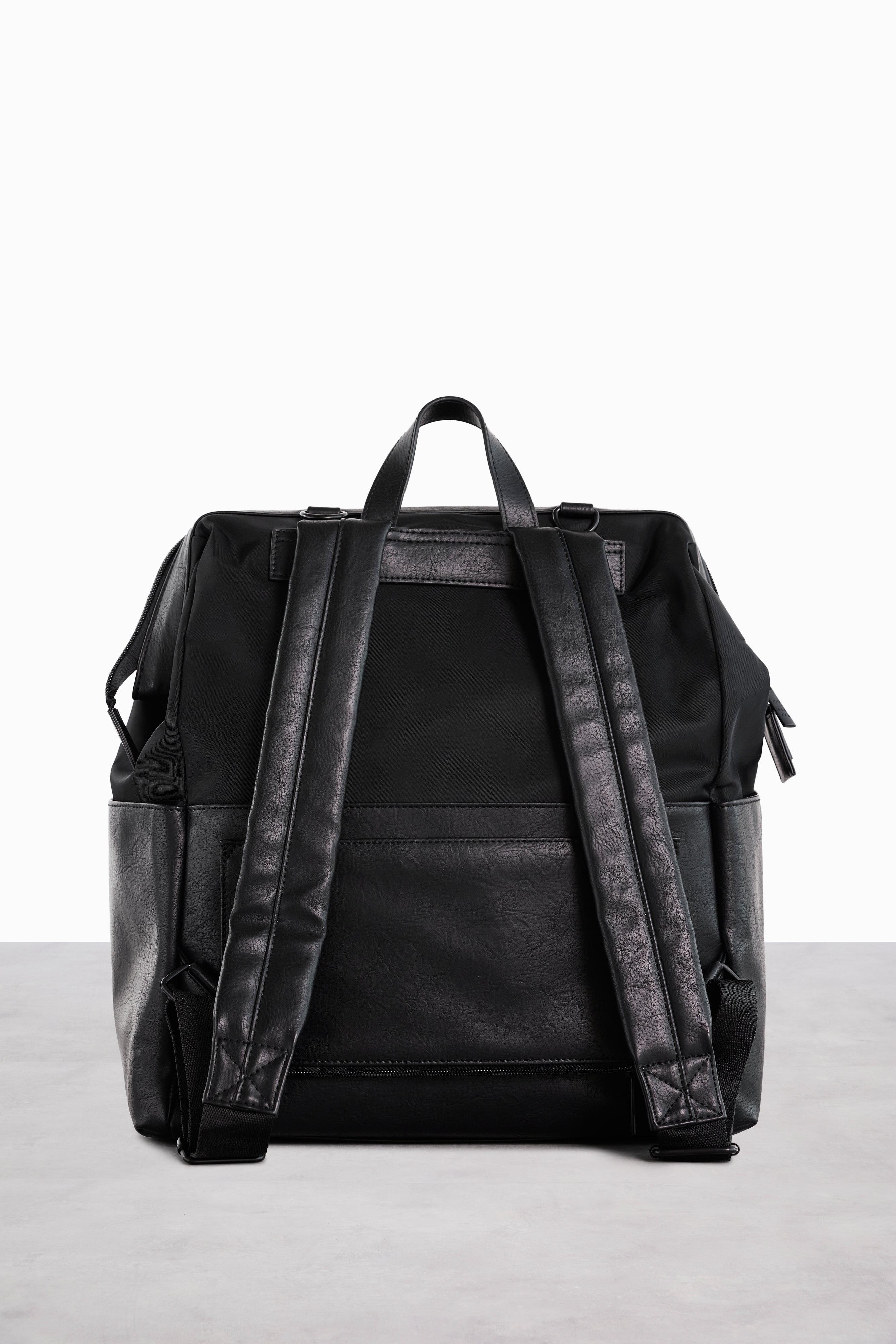 BÉIS 'The Diaper Backpack' in Black - Black Diaper Bag & Baby Bag