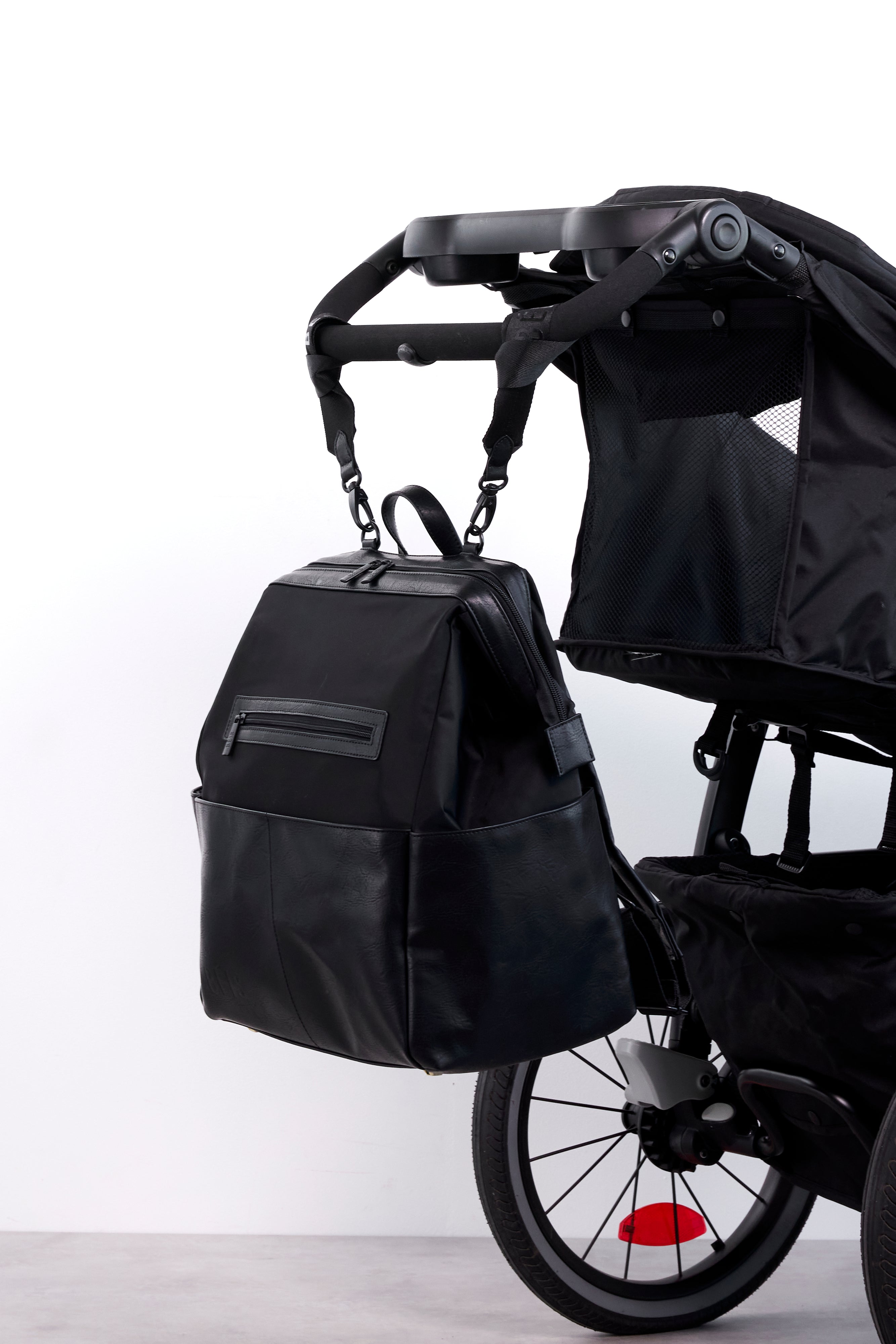 BÉIS 'The Diaper Backpack' in Black - Black Diaper Bag & Baby Bag