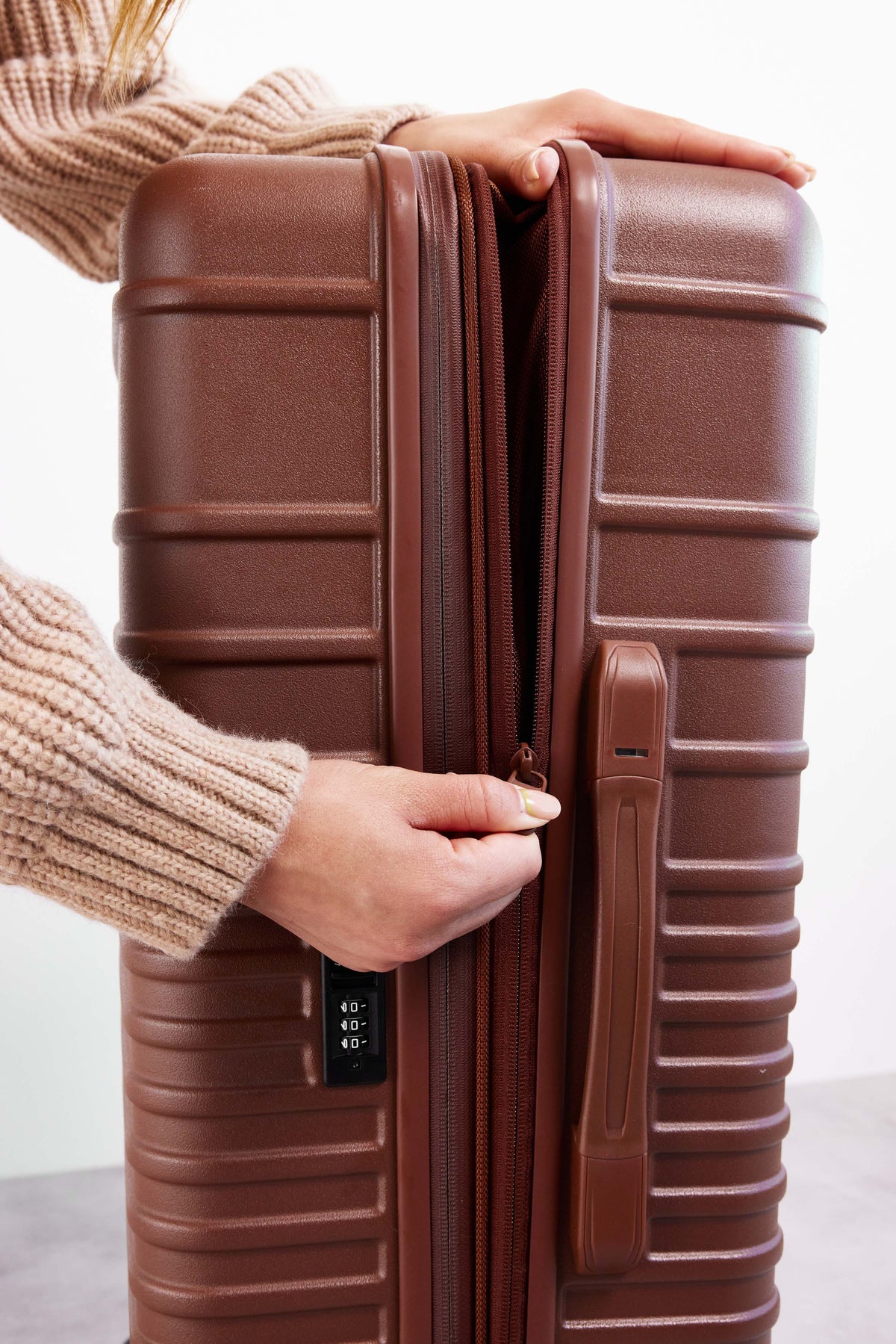 Resale The Large Check-In Roller in Maple