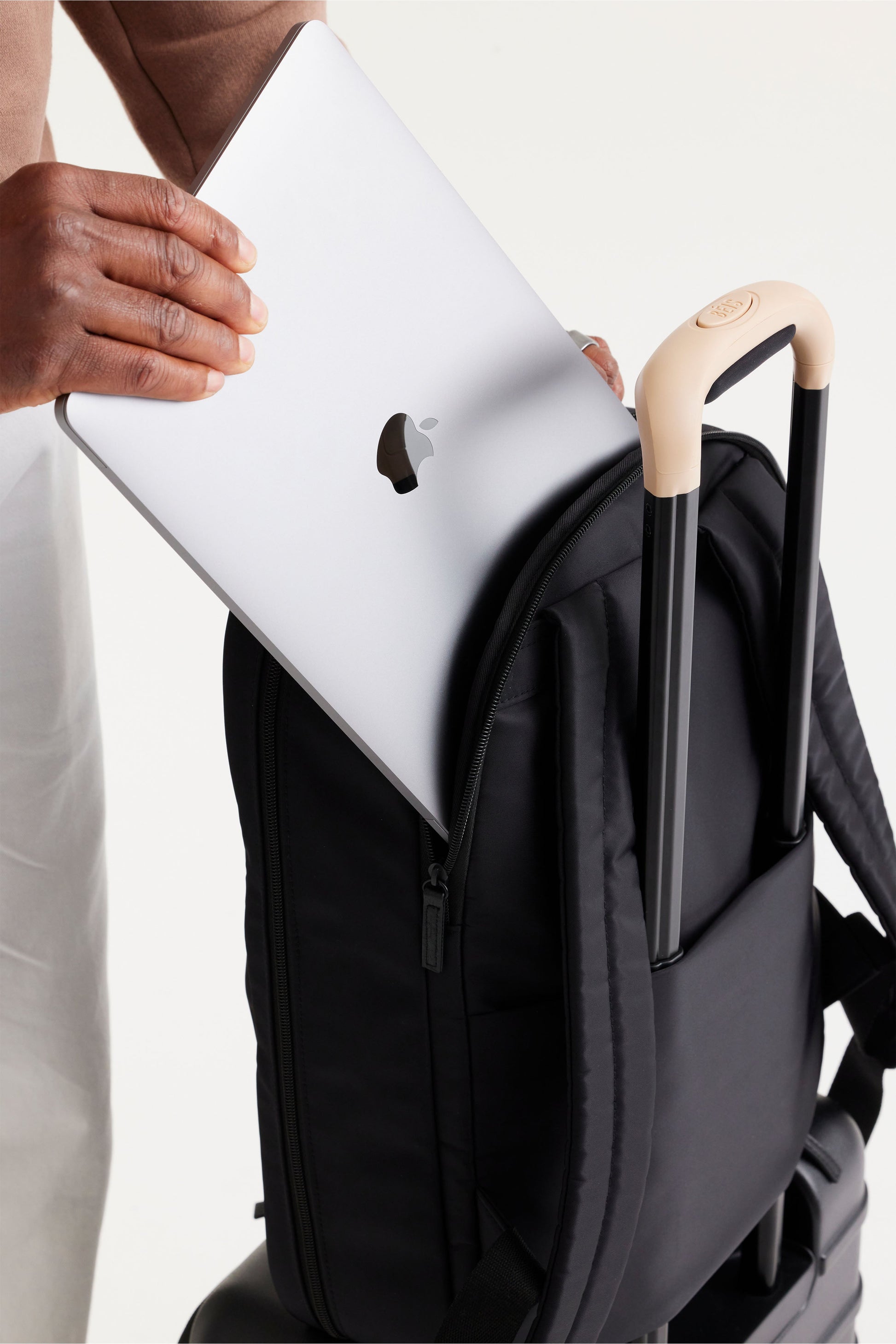 BÉIS 'The Commuter Backpack' In Black - Black Commuting Backpack For Work &  Travel Rucksack