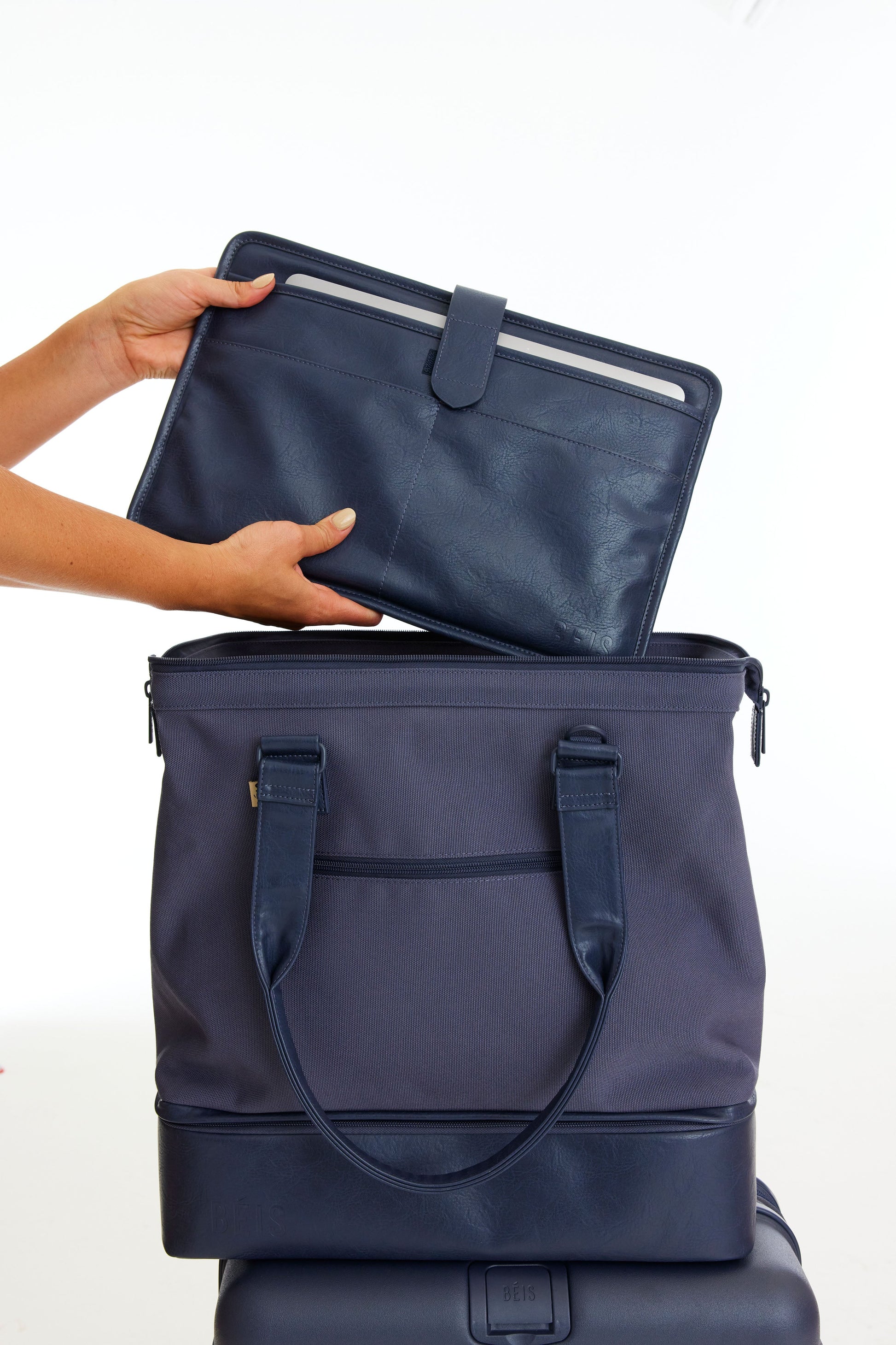 BÉIS 'The Convertible Mini Weekender' in Navy - Small Blue Weekend Bag &  Travel Duffle