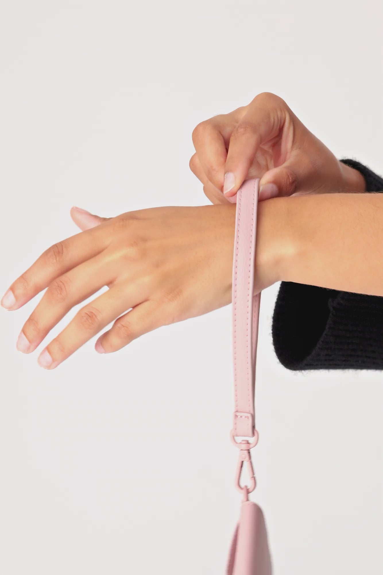 BÉIS 'The Id Wristlet' in Atlas Pink - Pink Card & Id Holder Wristlet