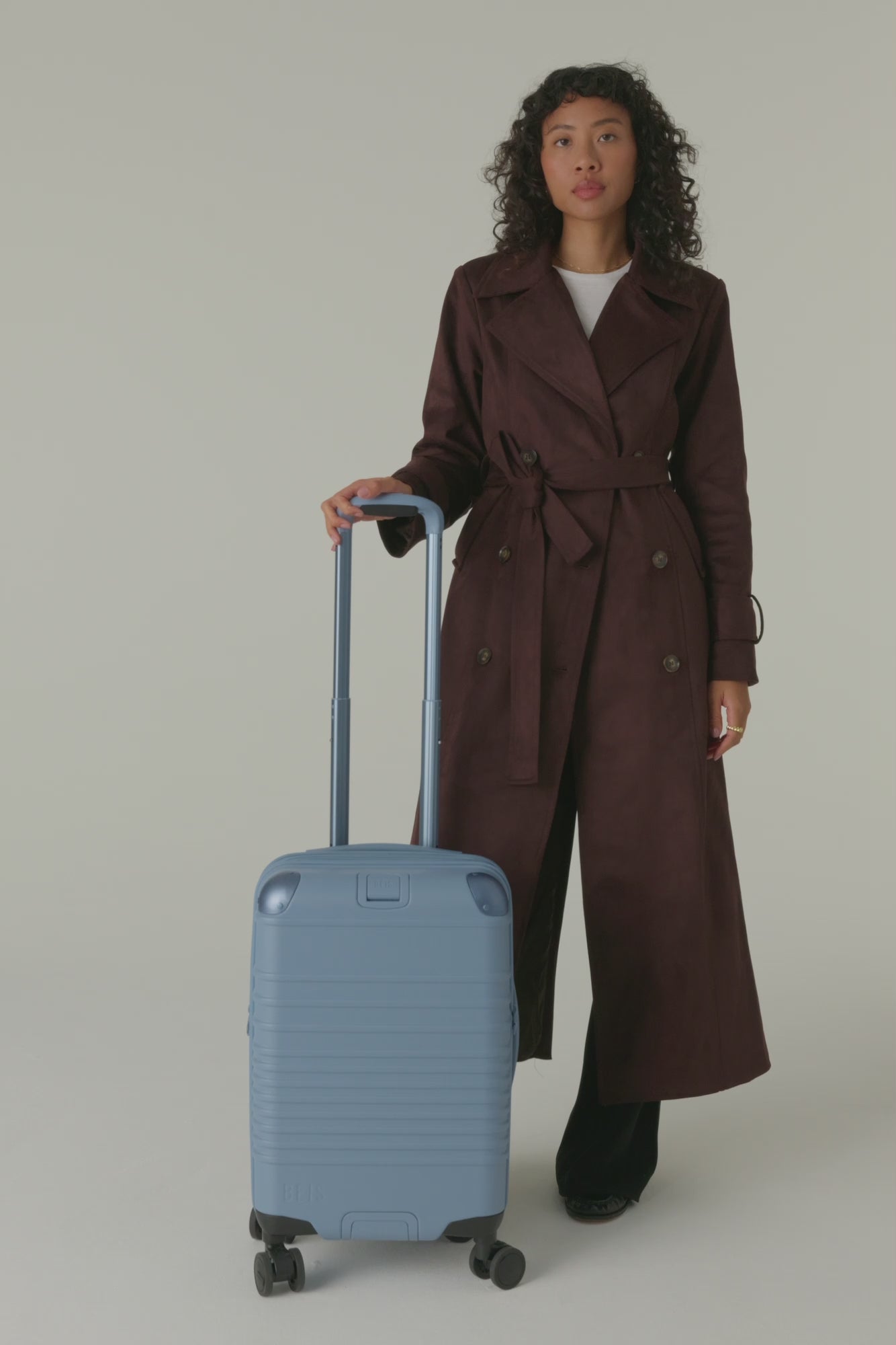 BÉIS 'The Hybrid Carry-On Roller' in Dusty Blue - Blue Hybrid
