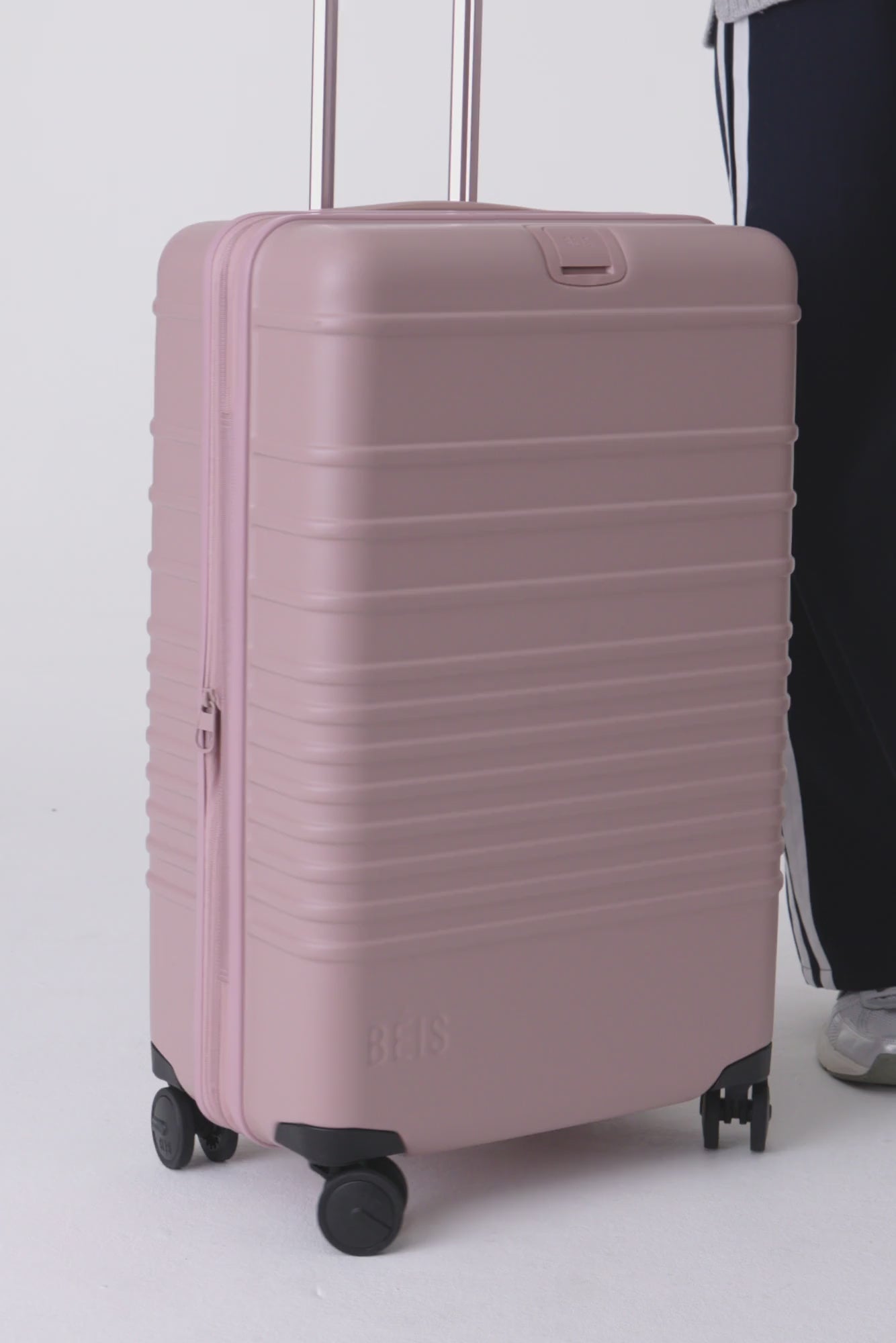 BÉIS 'The Medium Check-In Roller' in Atlas Pink - 26