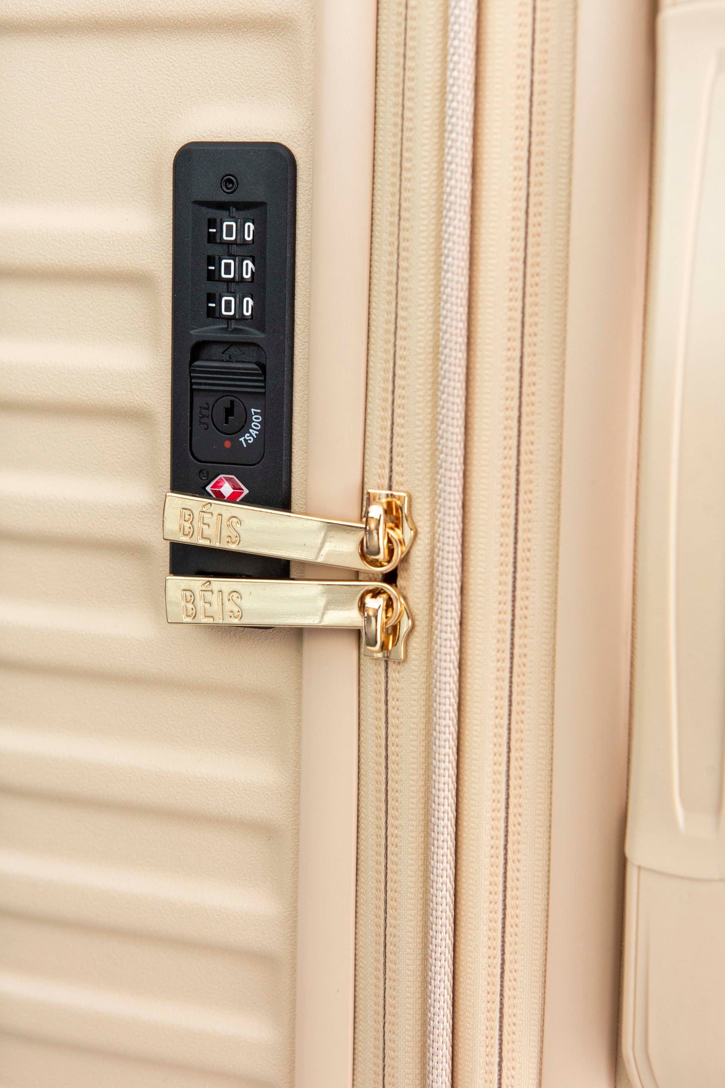 29" Large Check-In Roller Beige Zipper Lock Detail