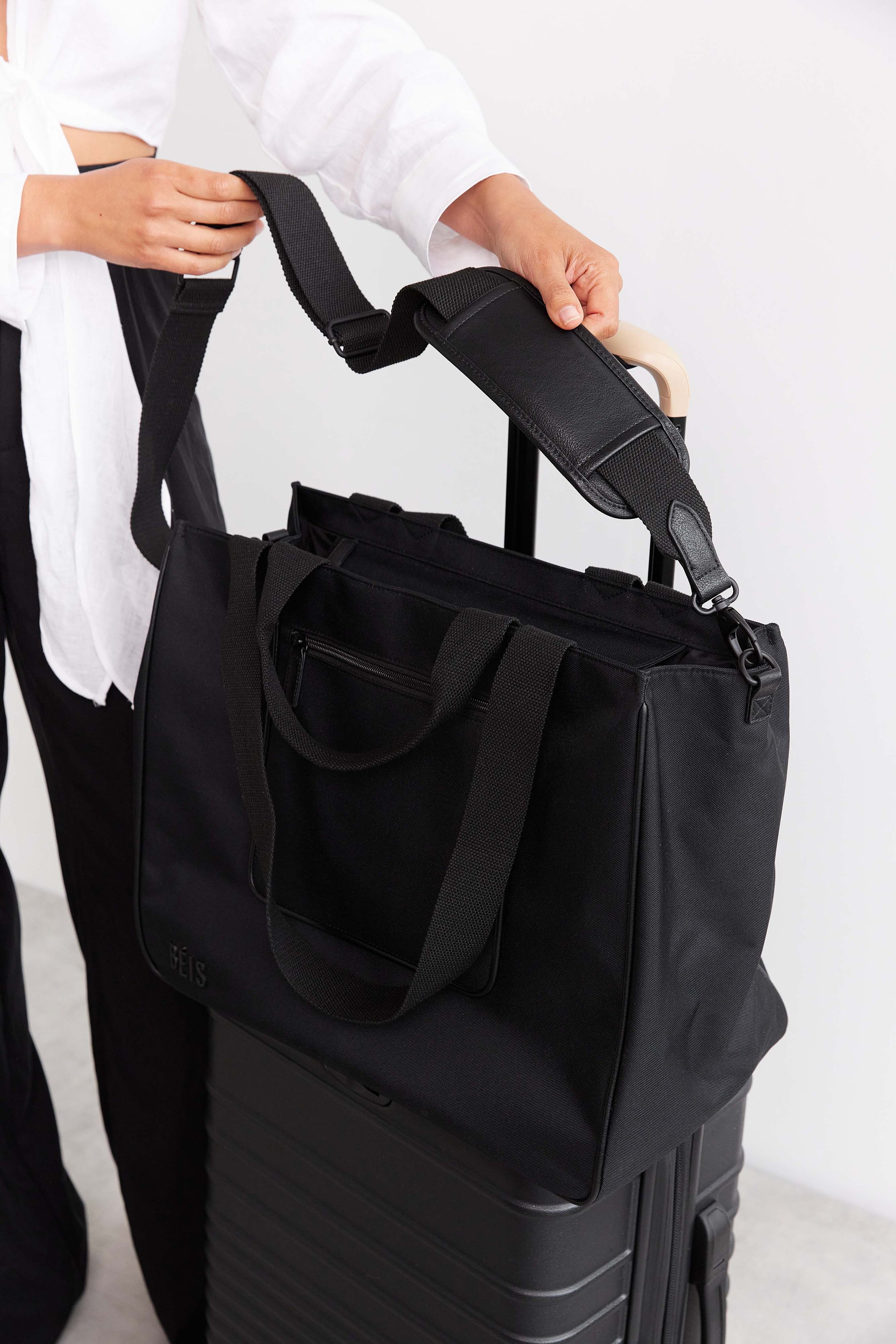 BÉIS 'The East To West Tote' in Black Black Recycled CarryOn Travel