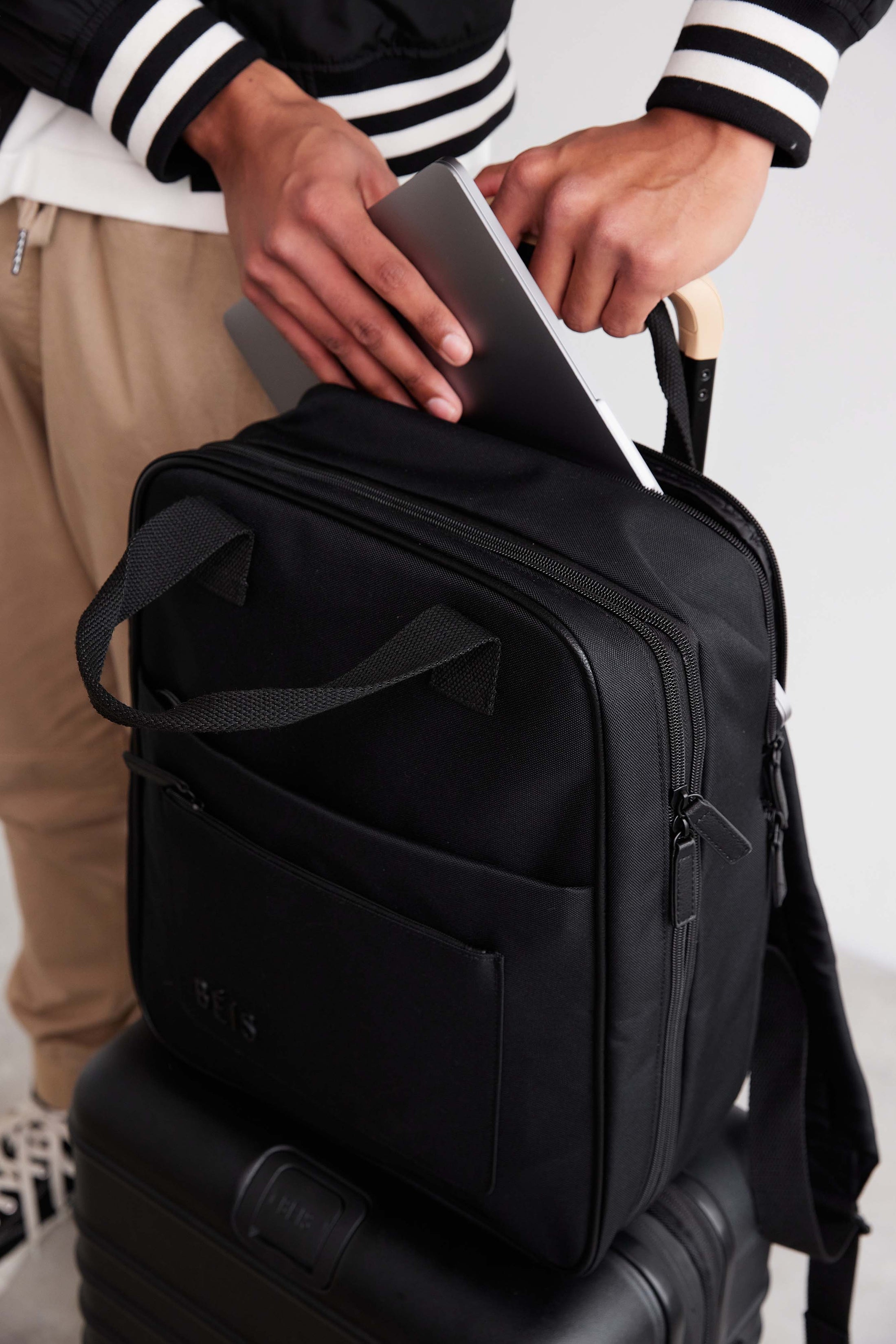 BÉIS 'The Expandable Backpack' in Black Black Rucksack For Work