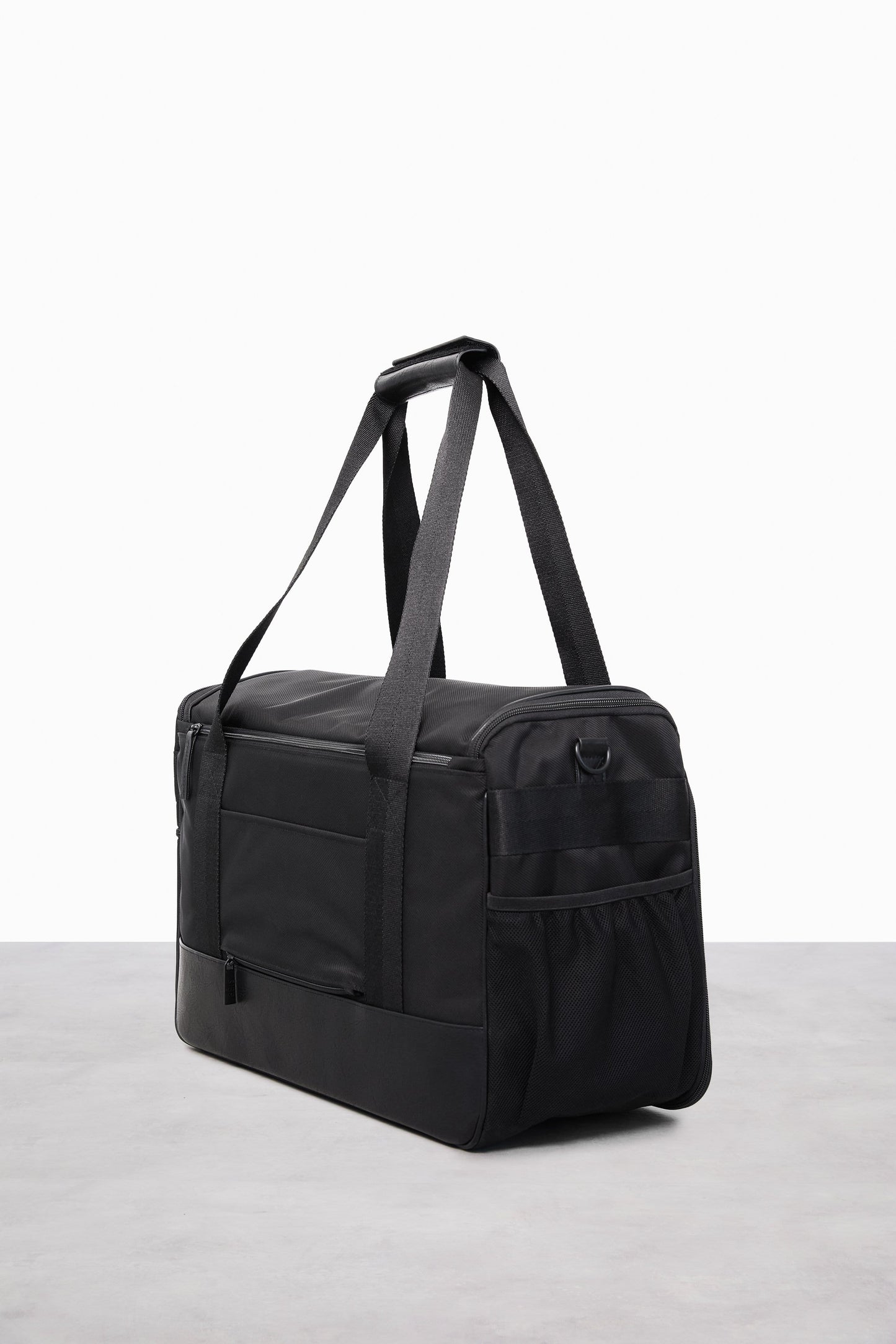 Hanging Duffle Black Side and Trolley Passthrough