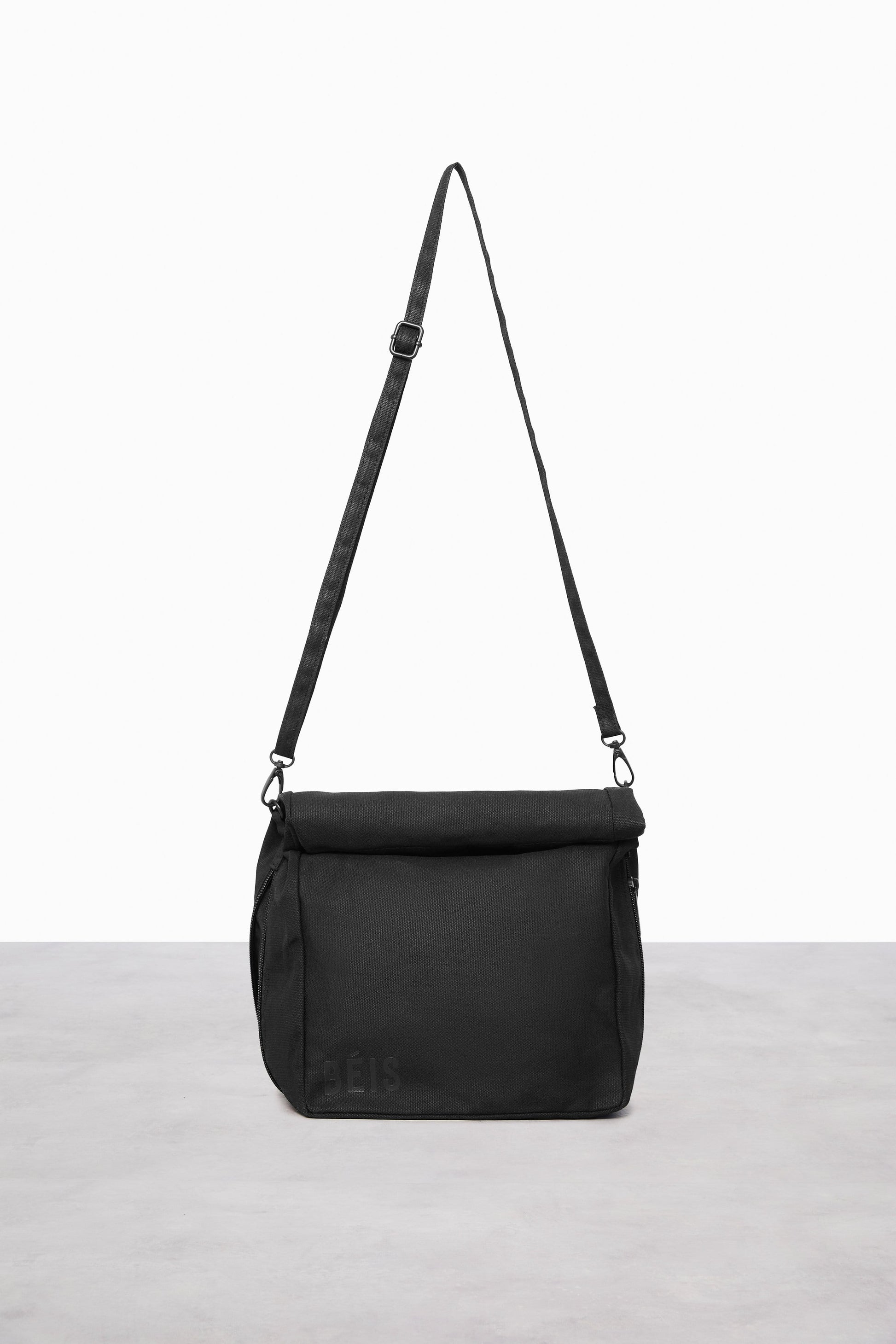 BÉIS 'The Lunch Bag' in Black
