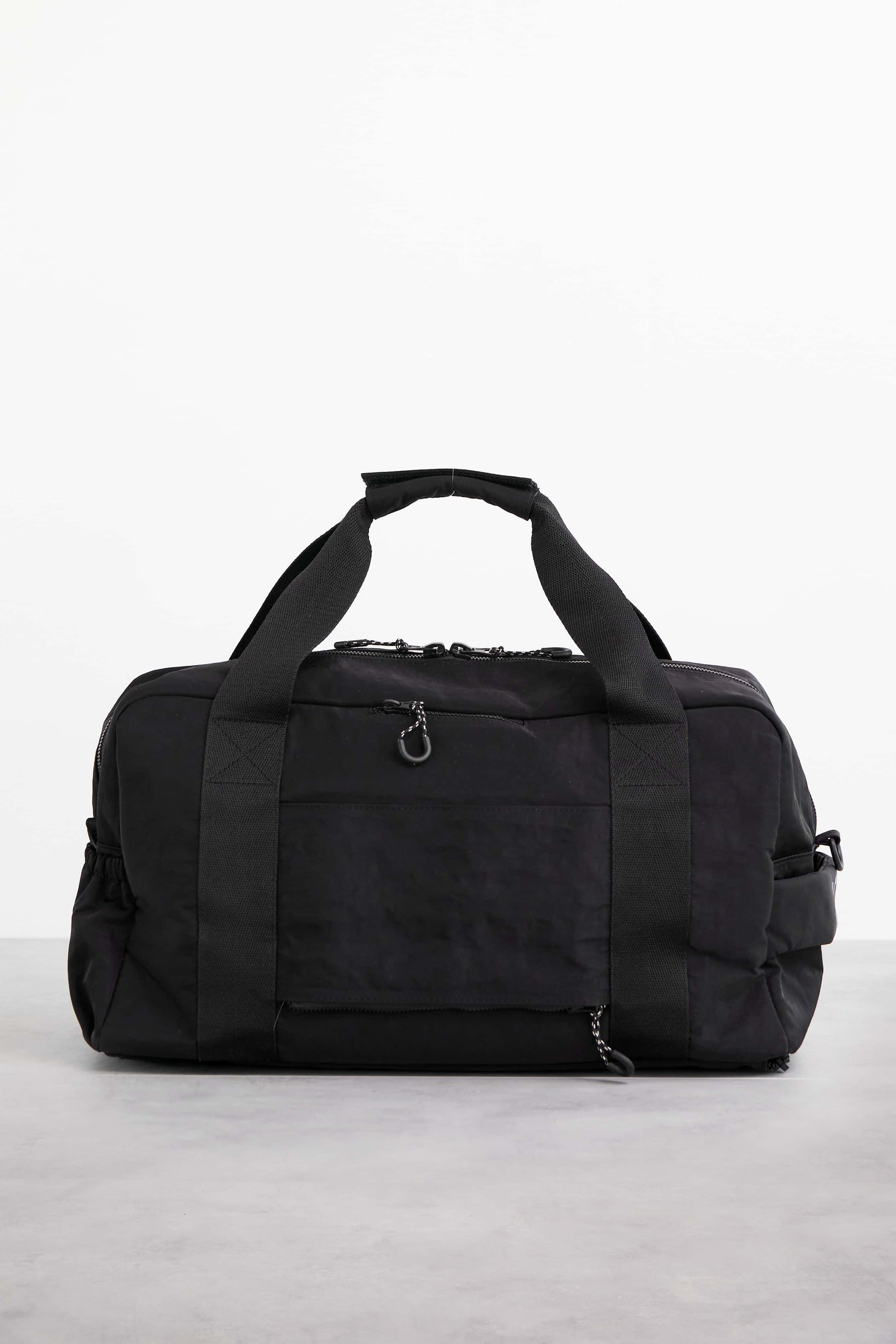 BÉIS 'The Sport Duffle' in Black BÉIS Travel CA