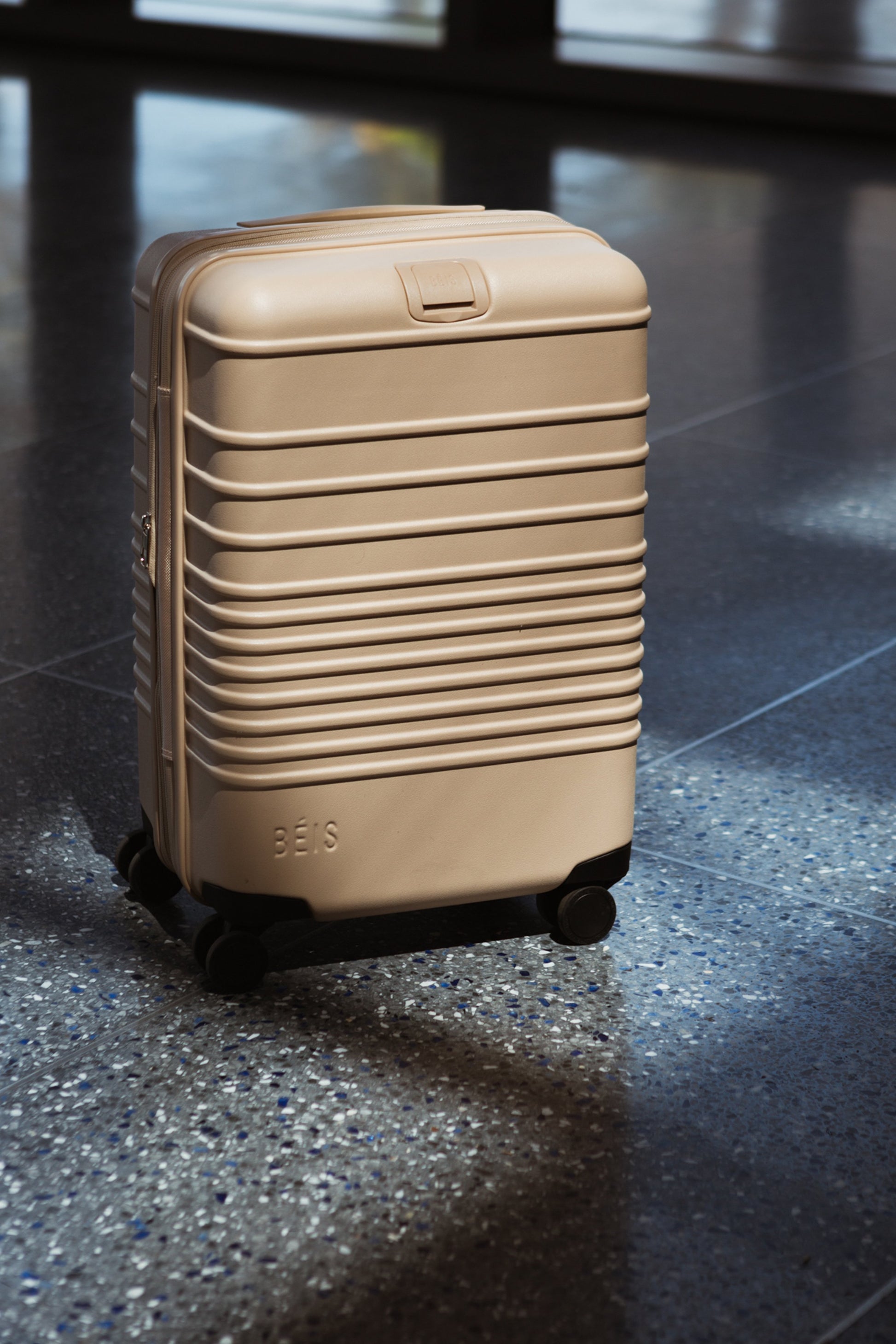 Carry-On Roller Beige Front Airport